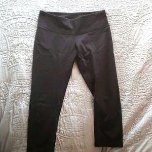Lululemon black crop leggings